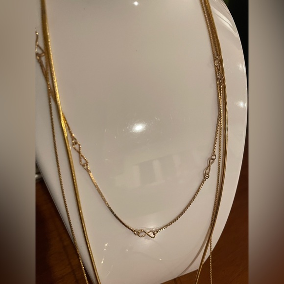 Gold Tone Necklaces (3) gold beads star pendant with a white crystal - Picture 2 of 5